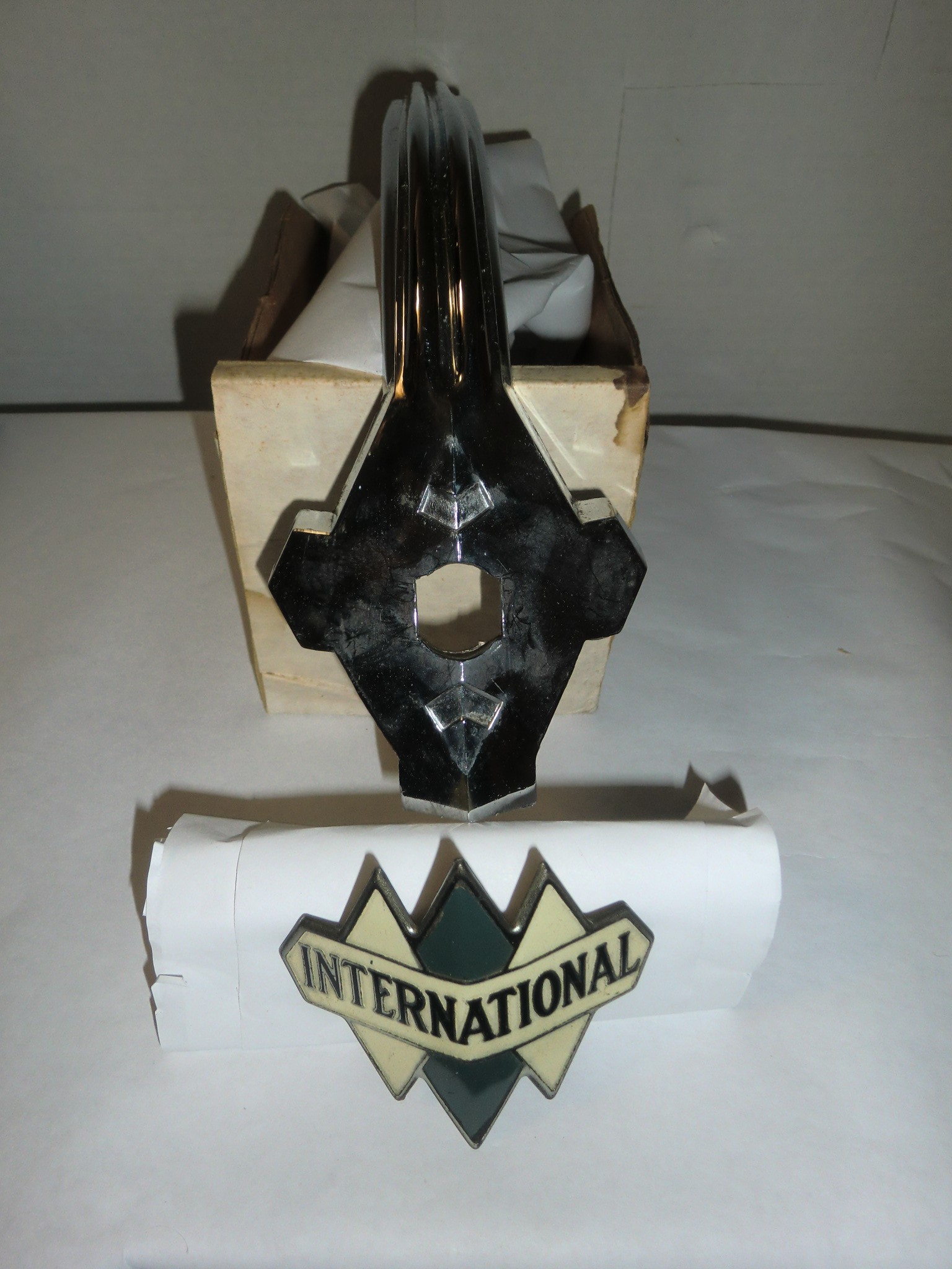 I.H.C. 1937-40 ERA HOOD TOP ORNAMENT BASE & BADGE SET